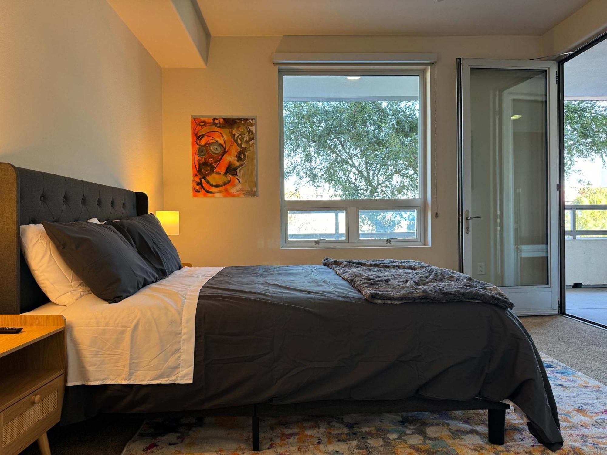 2br Weho Mid Century Lux Apartment